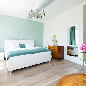 Standard Zimmer mit Kingsize-Bett